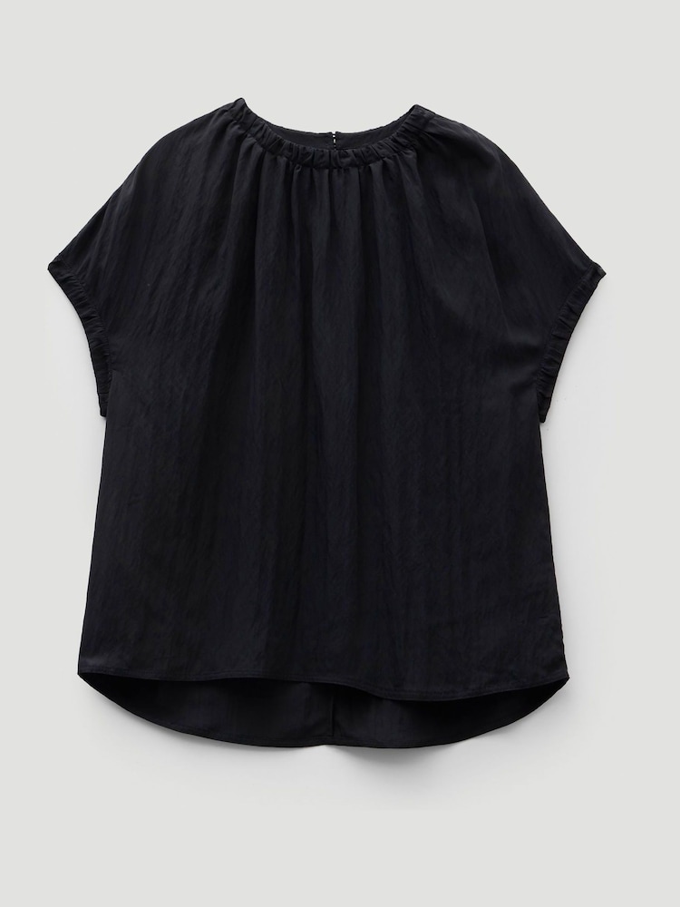 Hush Gathered Crew Neck Short Sleeve Top - Imagem 5 de 5