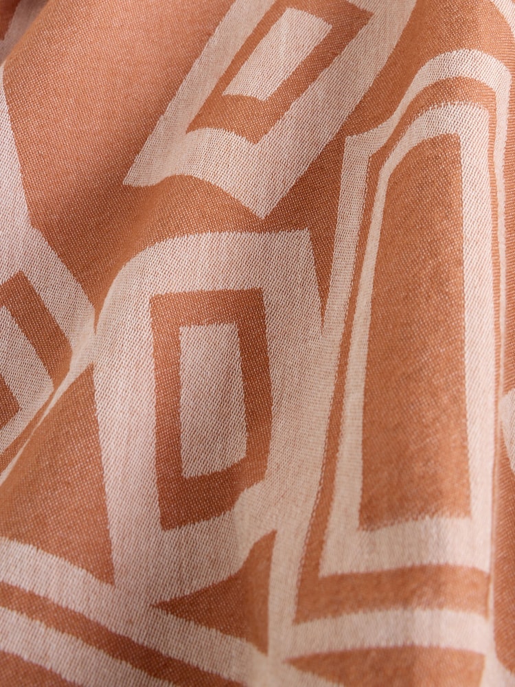 نقشة هندسية برتقالية - قميص مطبوع كم قصير - صورة 8 من 8 نقشة هندسية برتقالية - قميص مطبوع كم قصير - صورة 8 من 8