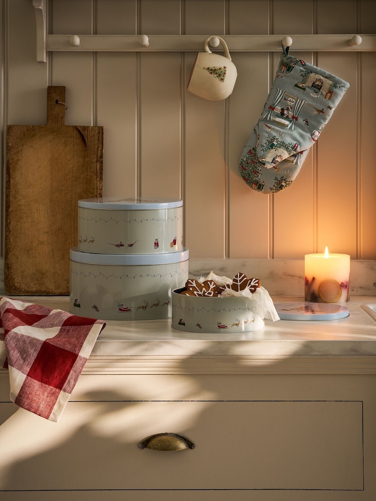 Sophie Allport Cosy Christmas Cake Tins Set of 3 - صورة 1 من 3