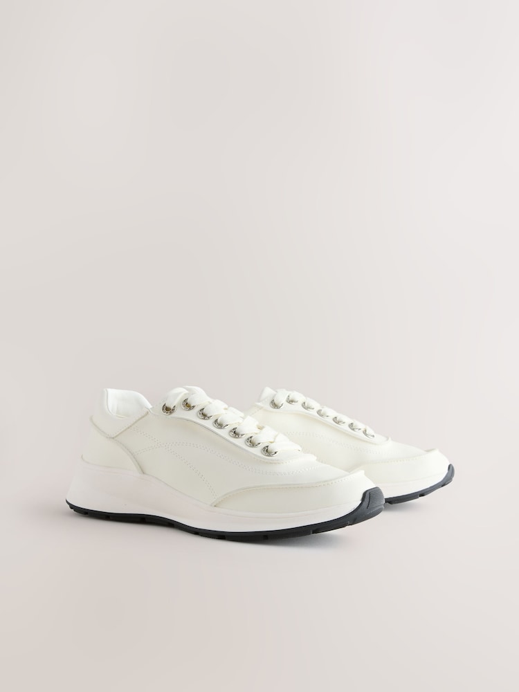 أبيض - حذاء رياضي برباط بكعب عريض من Forever Comfort® - Image 2 of 5 أبيض - حذاء رياضي برباط بكعب عريض من Forever Comfort® - Image 2 of 5