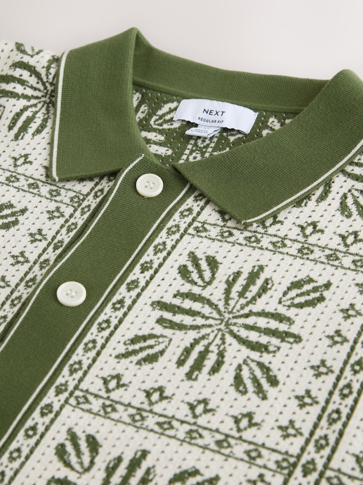 ירוק/בז' - Relaxed Fit Floral Print Tile Button Through Polo Shirt - תמונה 2 מתוך 3 ירוק/בז' - Relaxed Fit Floral Print Tile Button Through Polo Shirt - תמונה 2 מתוך 3