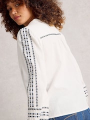 Camisa bordada Naomi White Stuff - Imagem 2 de 6