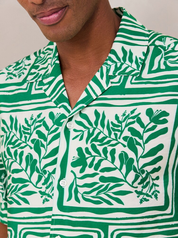 Green Leaf N. Premium Printed Short Sleeve Shirt - Image 4 of 4