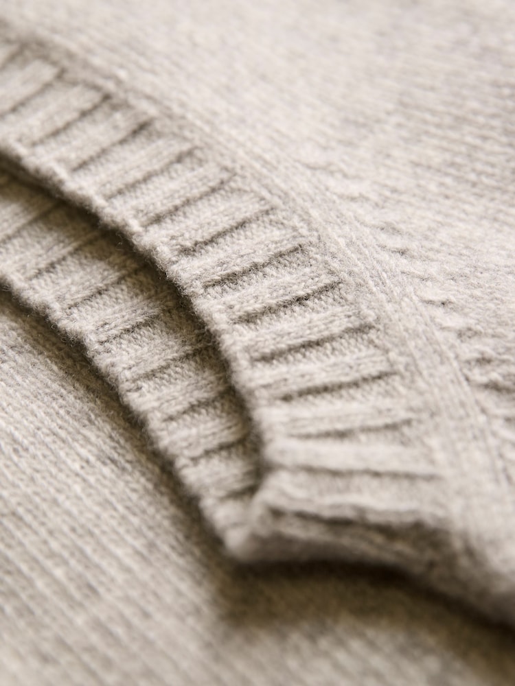 Celtic & Co. Grey Lambswool Waistcoat - Image 9 of 9 Celtic & Co. Grey Lambswool Waistcoat - Image 9 of 9