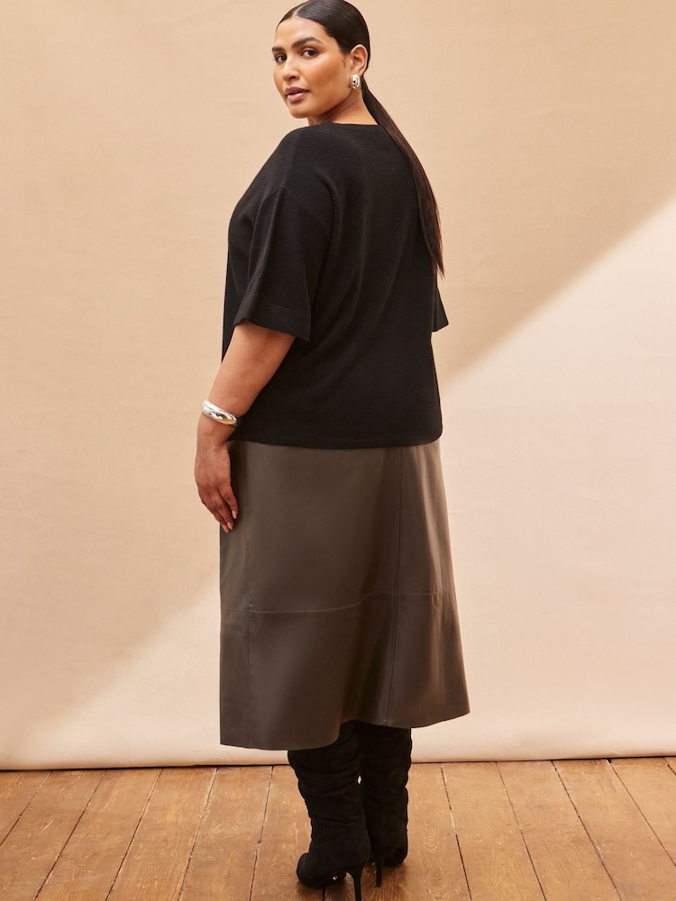 Live Unlimited Green Faux Leather Seam Detail Midi Skirt - Image 2 of 3