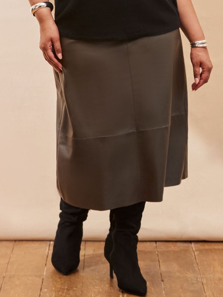 Live Unlimited Green Faux Leather Seam Detail Midi Skirt - Image 3 of 3