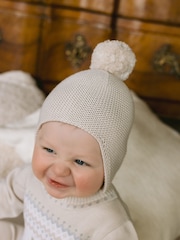 Naravni - Emile Et Rose Kenton Knitted Hat With Ear Flaps & Pom-Pom - Slika 1 iz 3