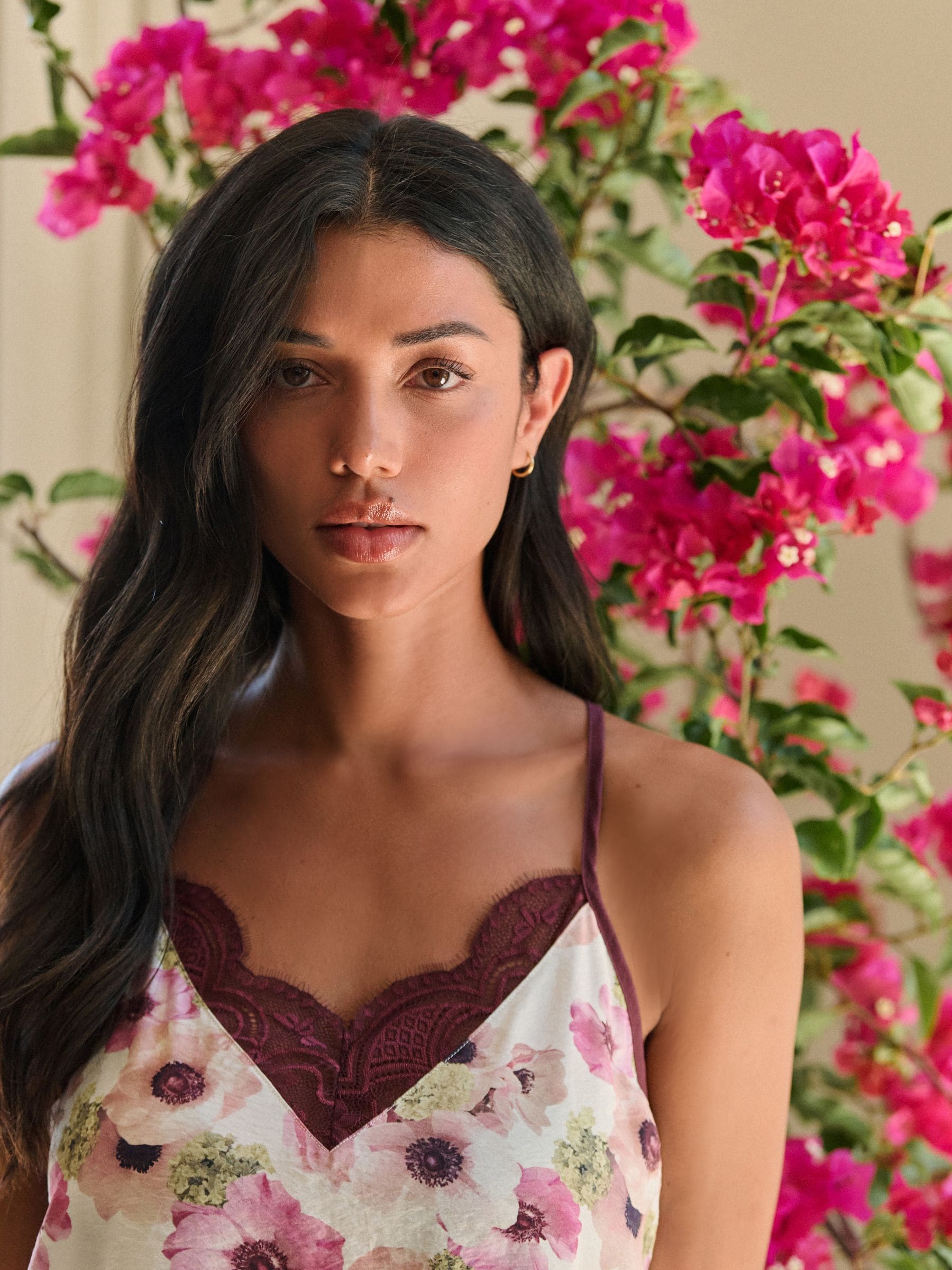 Next：日本 B by Ted Baker クリーム フローラル サテン キャミソール