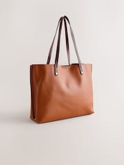 بني فاتح بني - Charm Hand Held Bag - صورة 2 من 5