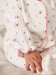 The White Company White Minnie Floral Quilted Sleepsuit - صورة 2 من 5