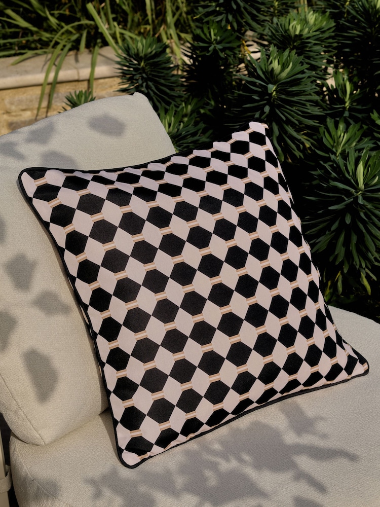 50 x 50cm Indoor Outdoor Printed Geo Cushion - صورة 1 من 4
