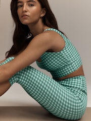 أخضر مربعات - بنطلون ضيِّق رياضي قصير من تشكيلة Active - صورة 1 من 9