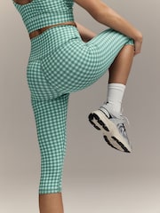 أخضر مربعات - بنطلون ضيِّق رياضي قصير من تشكيلة Active - صورة 5 من 9