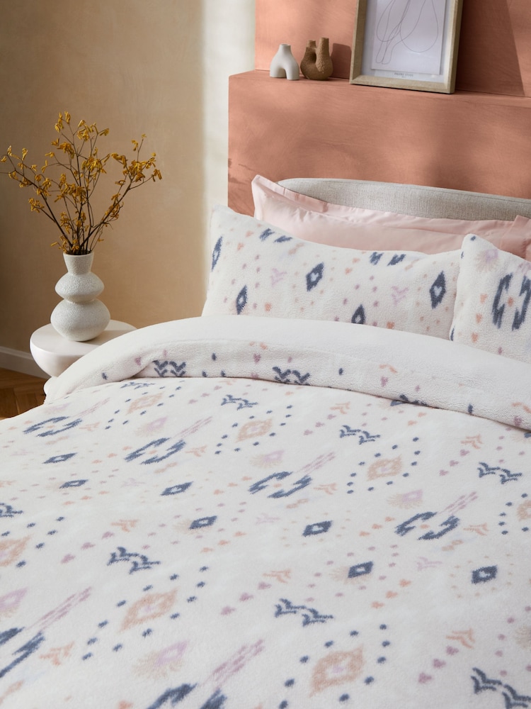 White Pattern Printed Fleece Duvet Cover and Pillowcase Set - Image 2 of 5