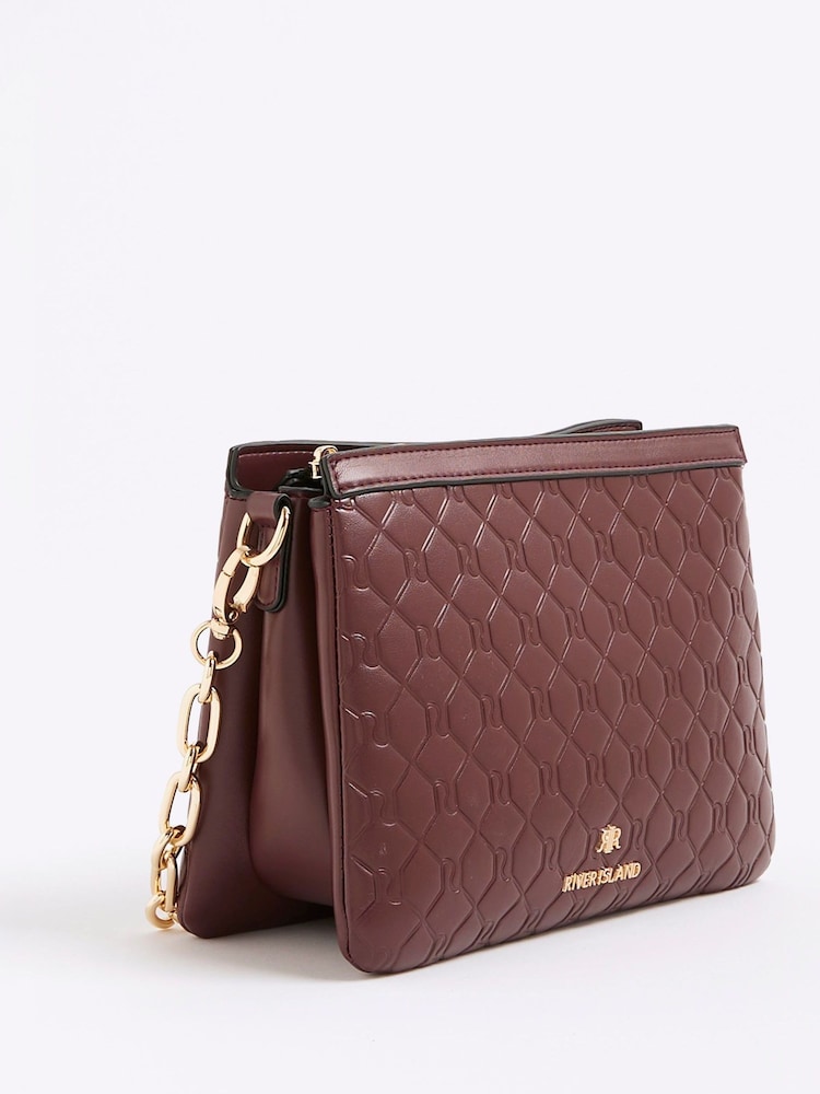 حقيبة تُعلَّق حول الجسم منقوشة بسلسلة من River Island - صورة 2 من 5 حقيبة تُعلَّق حول الجسم منقوشة بسلسلة من River Island - صورة 2 من 5