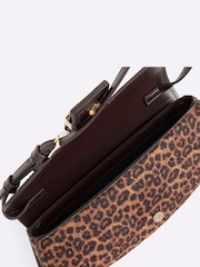 River Island Leopard Print Buckle Front Shoulder Bag - Imagen 5 de 6