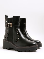 Botas de salto alto com fivela e salto largo River Island - Imagem 3 de 6