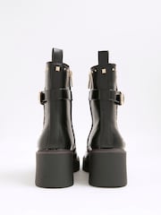 Botas de salto alto com fivela e salto largo River Island - Imagem 4 de 6