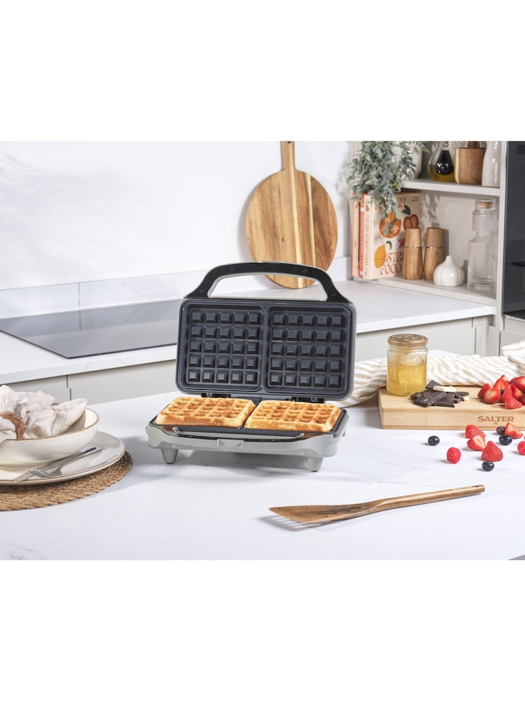 Salter Silver Aspen XL Toastie Maker - Image 2 of 5 Salter Silver Aspen XL Toastie Maker - Image 2 of 5