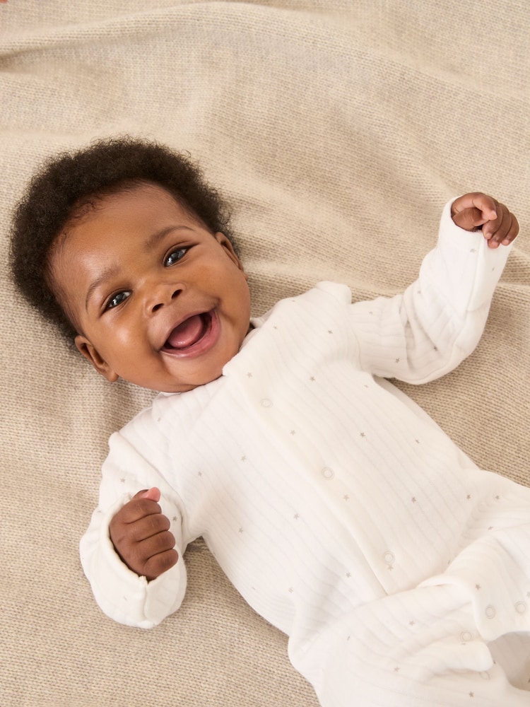 The White Company White Star Quilted Sleepsuit - صورة 2 من 4 The White Company White Star Quilted Sleepsuit - صورة 2 من 4