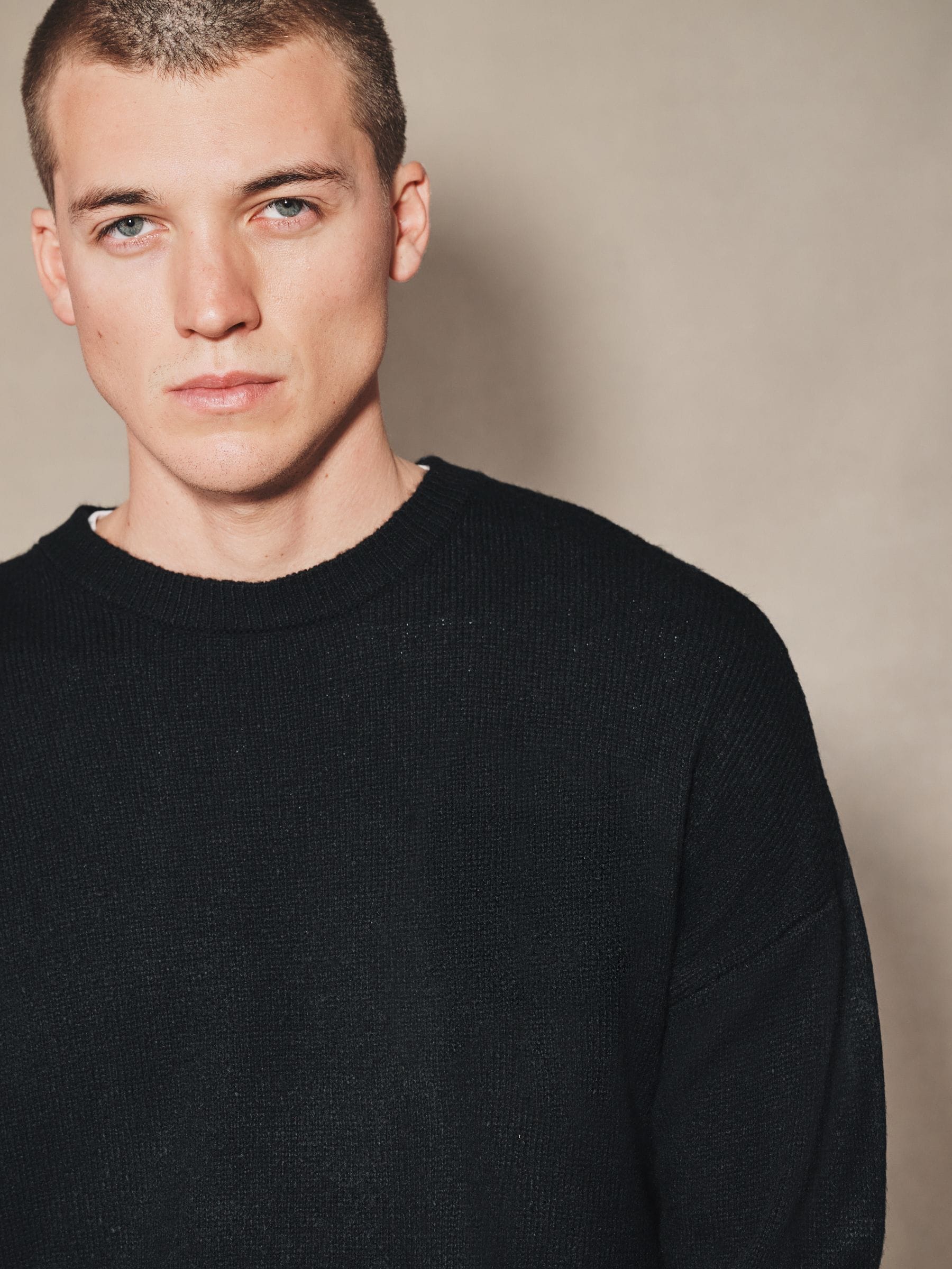 Cumpără Negru - EDIT Knitted Graphic Crew Neck Jumper from Next