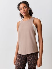 أرجواني - صديري لليوجا من تشكيلة Essentials من adidas - Image 1 of 4