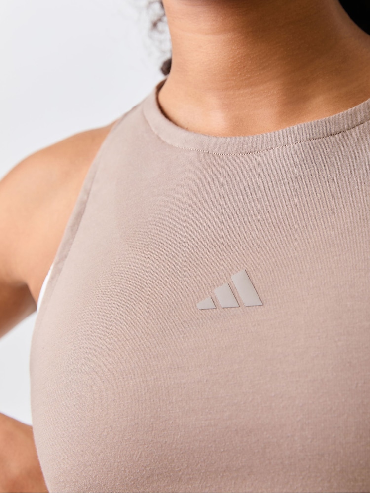 أرجواني - صديري لليوجا من تشكيلة Essentials من adidas - Image 4 of 4