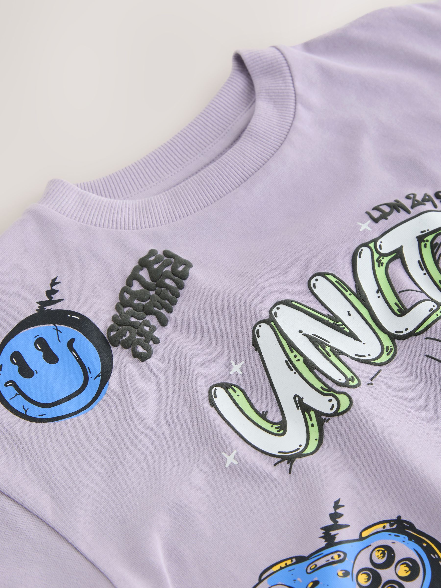 Next：日本 ライラック パープル - 半袖 グラフィック Tシャツ（3