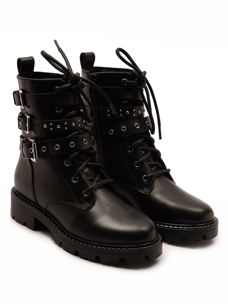 Off The Hook Gothel Leather Combat Boots With Buckle And Lace-Up Detail - Bilde 2 av 6 Off The Hook Gothel Leather Combat Boots With Buckle And Lace-Up Detail - Bilde 2 av 6