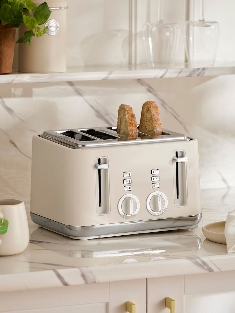 Cream Bronx 4 Slice Toaster - Image 1 of 2 Cream Bronx 4 Slice Toaster - Image 1 of 2