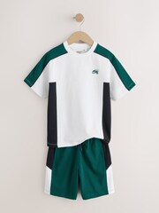 Green/White/Navy - Conjunto de camiseta de manga corta y pantalones cortos con diseño de bloques de colores (3-16 años) - Imagen 2 de 6