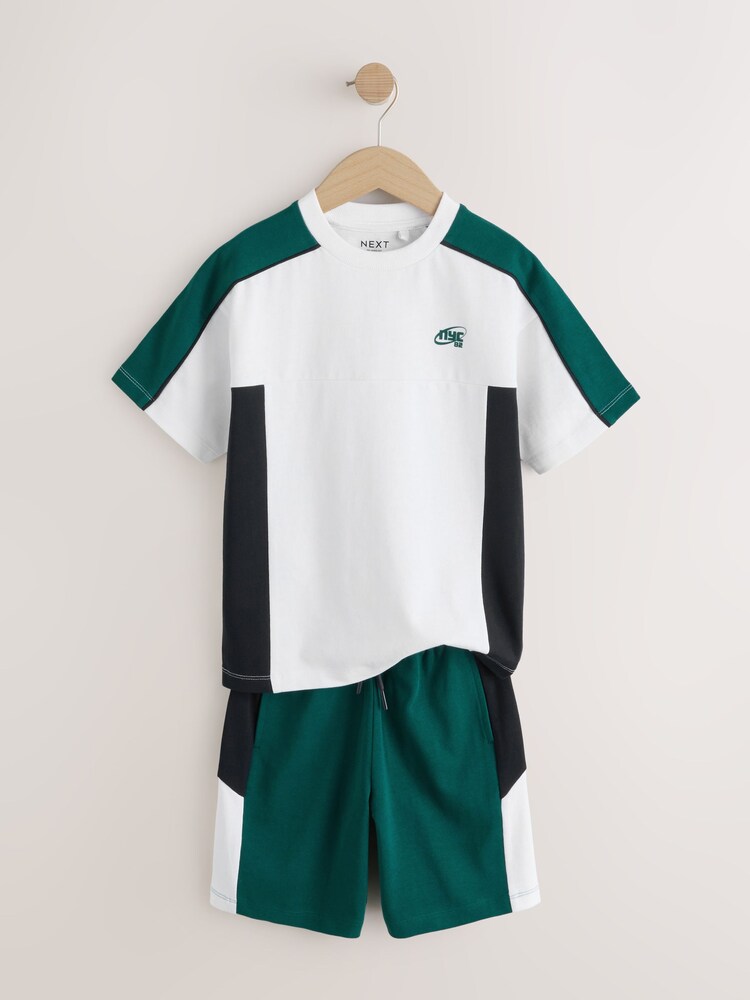 Green/White/Navy - Conjunto de camiseta de manga corta y pantalones cortos con diseño de bloques de colores (3-16 años) - Imagen 2 de 6