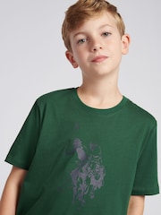 أخضر - U.S. Polo Assn. Double Horsemen Graphic T-Shirt - صورة 5 من 8