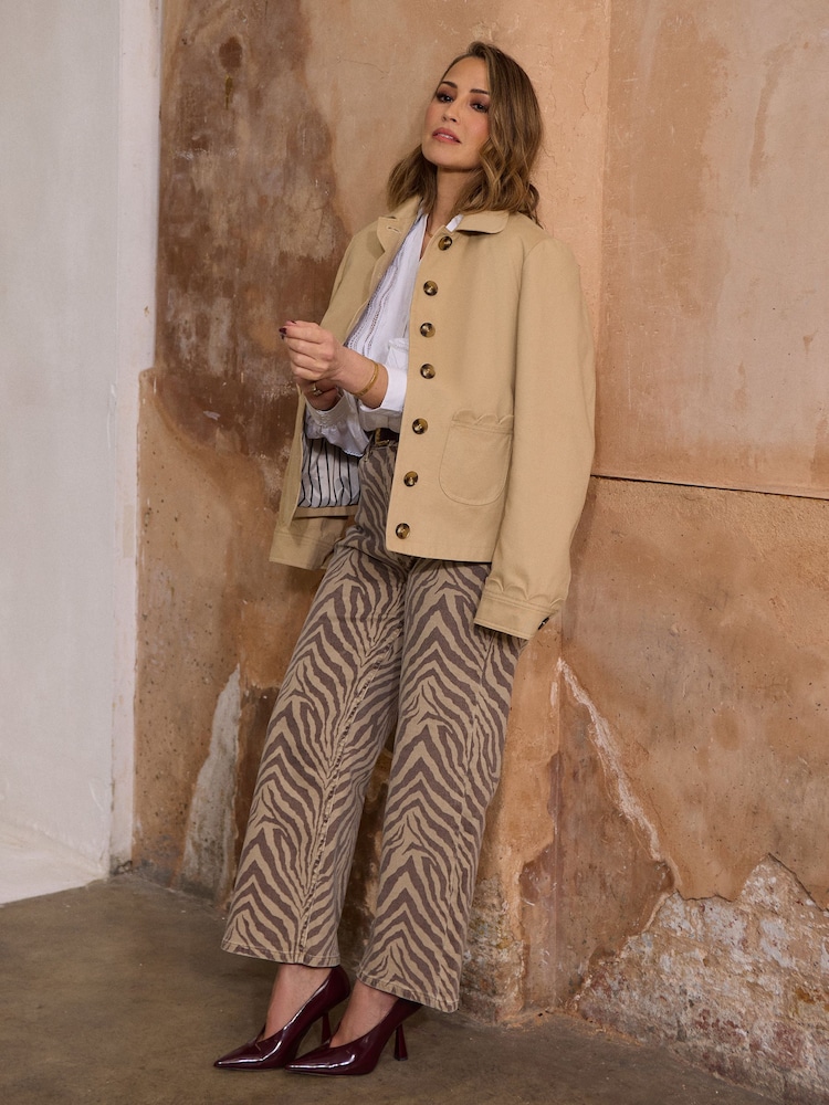 Love & Roses Beige Petite Crop Scallop Detail Trench Coat - Image 5 of 5