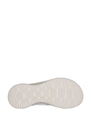 صندل مرن من تشكيلة Go Walk من Skechers - صورة 6 من 6