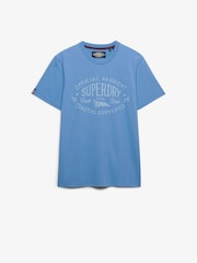 תכול - Superdry חולצת טי עם הדפס באפקט דהוי, דגם Dockside - תמונה 6 מתוך 7