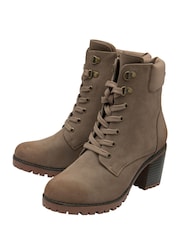 Lotus Block Heel Ankle Boots - Imagem 2 de 4