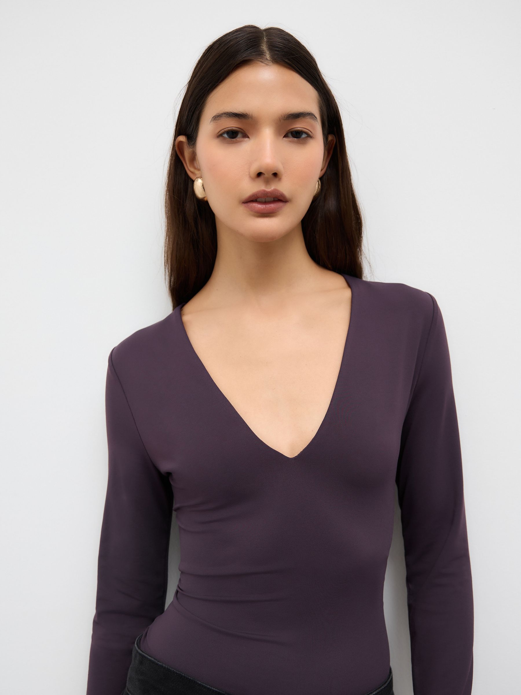 Next：日本 プラムパープル - Vネック長袖ソフトタッチナイロン