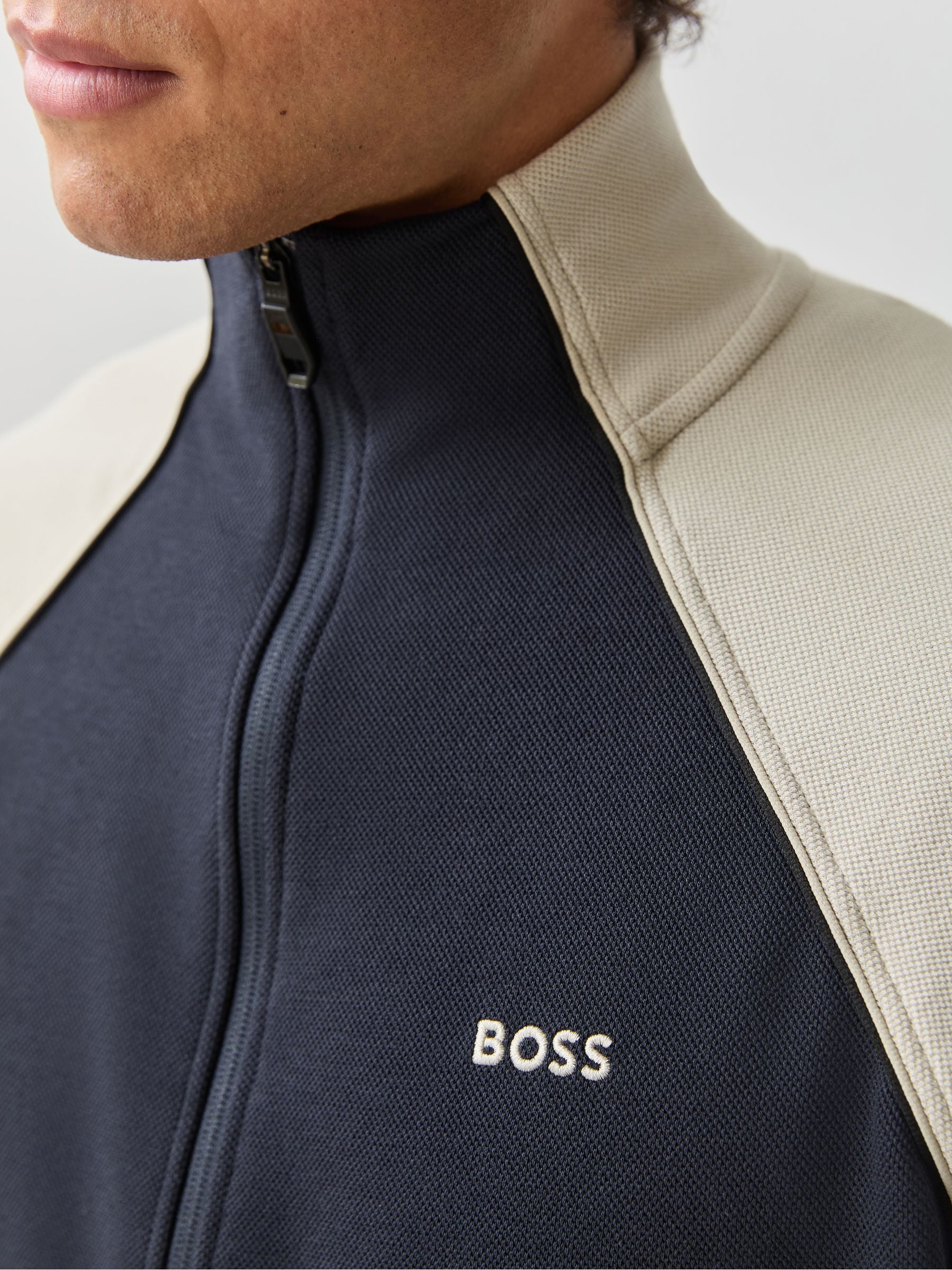 Next：日本 BOSS ジップアップロゴトレーナージャケット from Next Japan