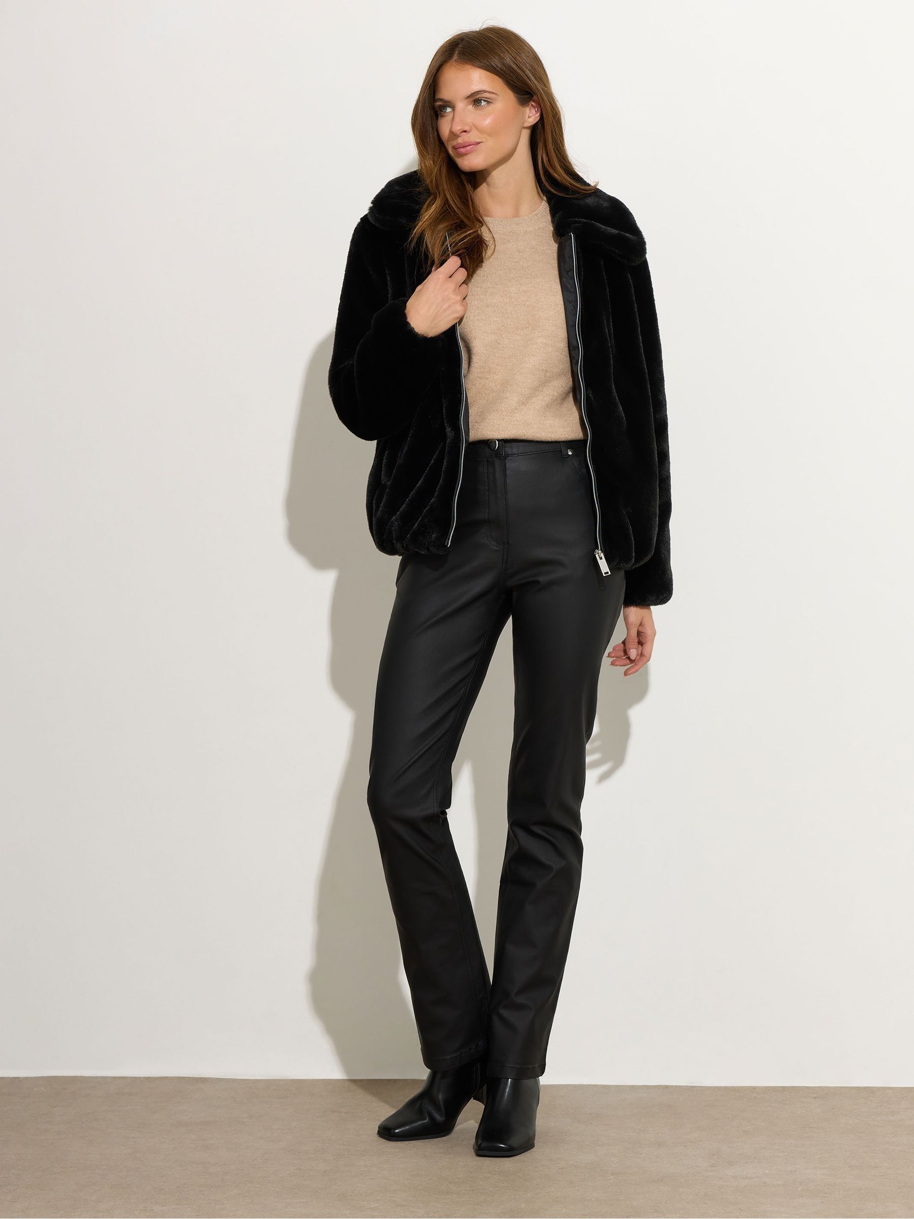 新品未使用 THEREDTHREAD fur jacket short ブラック Premium Oversized Short Faux Fur Coat | boohoo