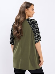 Verde - Camiseta oversized de renda Chevron Yours Curve - Imagem 3 de 5