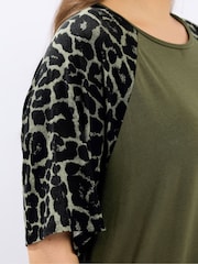 Verde - Camiseta oversized de renda Chevron Yours Curve - Imagem 4 de 5