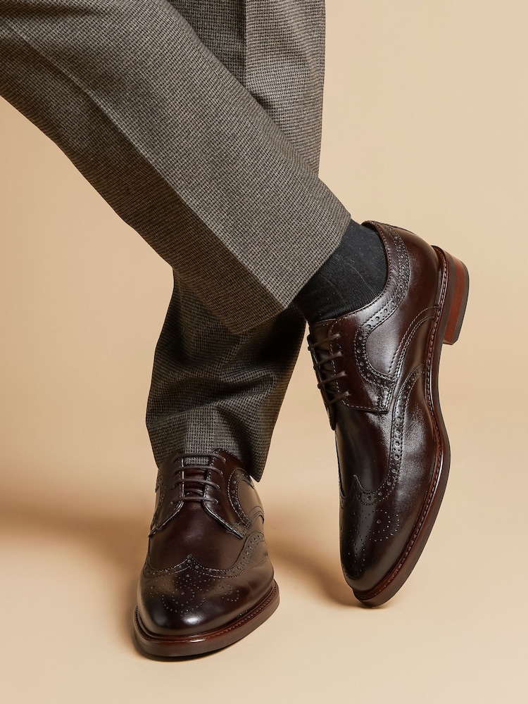 rjava - Jones Bootmaker Longwood Suede Derby gležnjar z luknjičastim vzorcem in vezalkami - Slika 1 iz 5 rjava - Jones Bootmaker Longwood Suede Derby gležnjar z luknjičastim vzorcem in vezalkami - Slika 1 iz 5