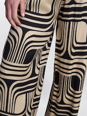 Gina Bacconi Quinn Satin Pull On Wide Leg Black Trousers - Image 4 of 4