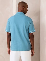 أزرق على أخضر أزرق - قميص جيرسيه بملمس بارز بكُم قصير وحواف متباينة - صورة 3 من 4