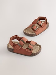 Tan/ বাদামী - ডাবল বাকল কুশনযুক্ত ফুটবেড Sandals - 5এর মধ্যে 1 ছবি