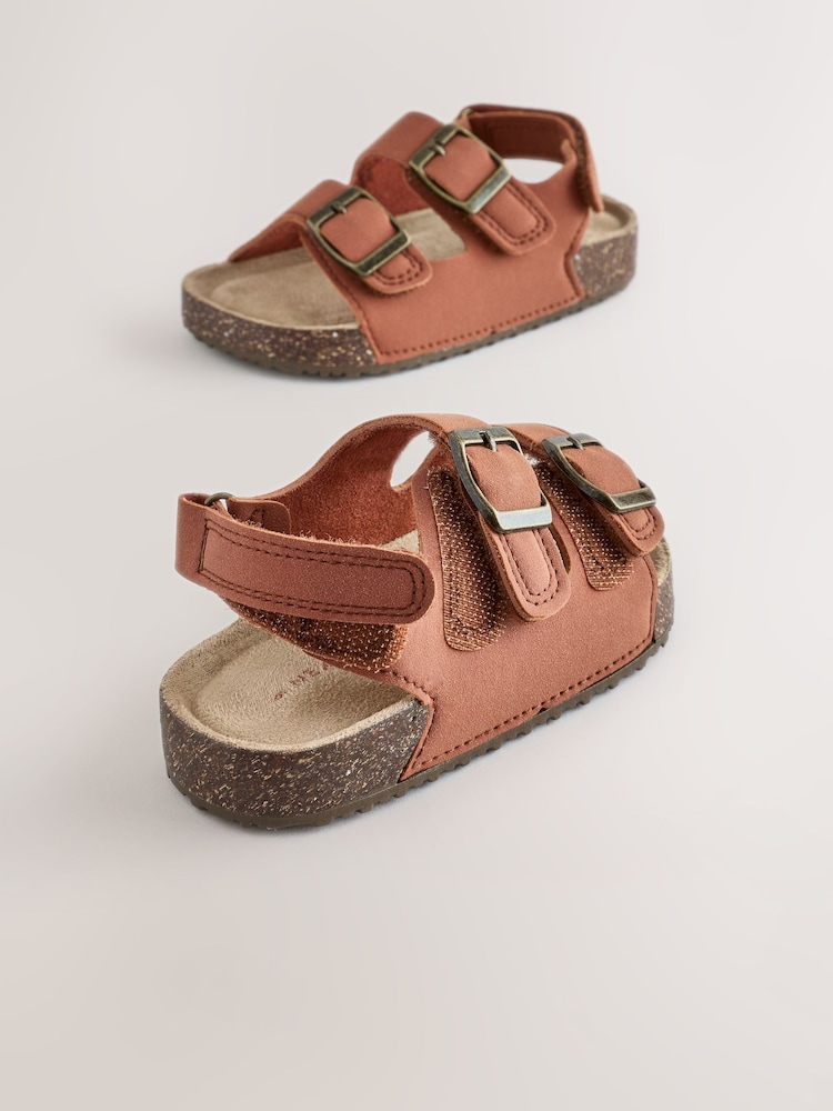 Tan/ বাদামী - ডাবল বাকল কুশনযুক্ত ফুটবেড Sandals - 5এর মধ্যে 5 ছবি