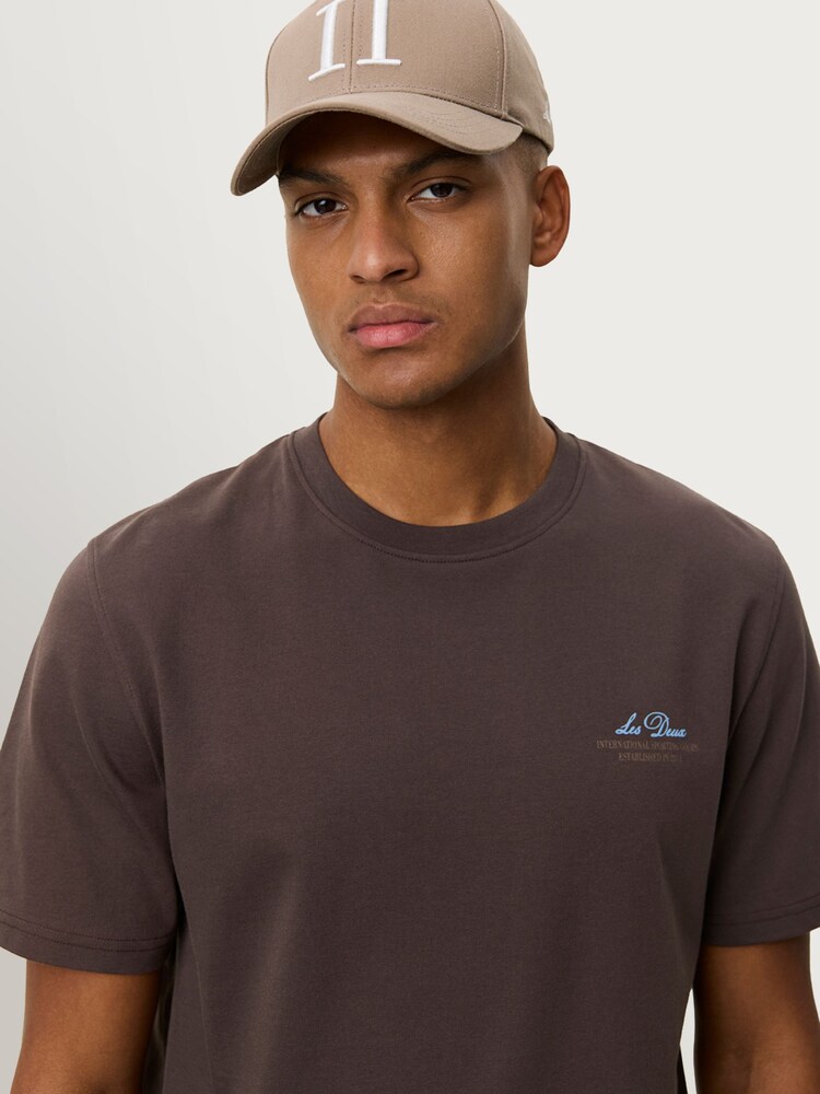 Les Deux Brown Ben Globe Print T-Shirt - Image 7 of 7