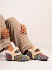 Pantuflas estilo botinha com detalhe de coração de anjo cinza Lunar - Imagem 1 de 8