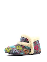 Pantuflas estilo botinha com detalhe de coração de anjo cinza Lunar - Imagem 4 de 8